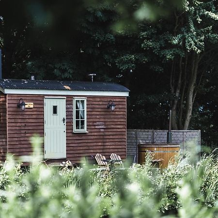 Little Otchan Shepherd'S Hut Villa Kingston upon Hull Exterior photo