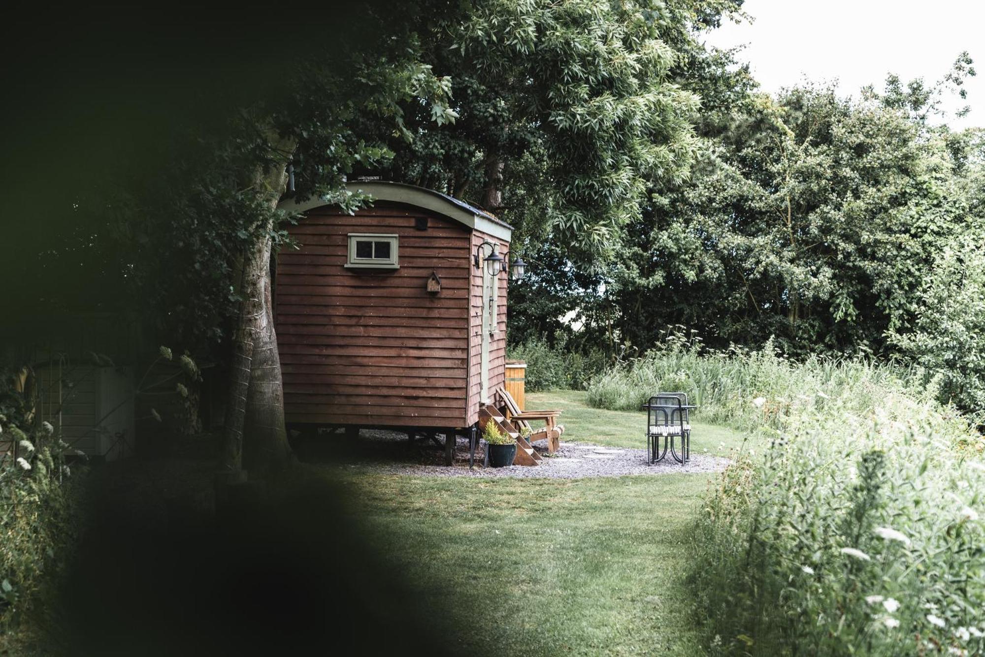 Little Otchan Shepherd'S Hut Villa Kingston upon Hull Exterior photo